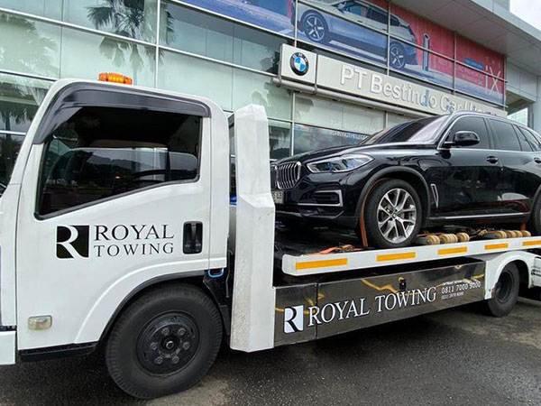Royal Towing (1) Royal Towing (1)