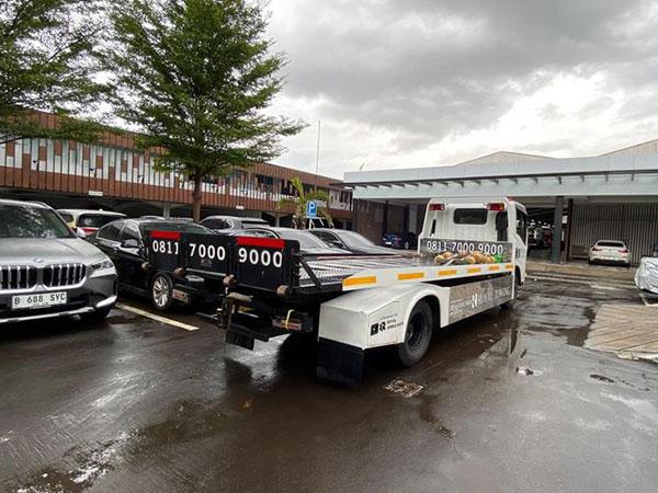 Royal Towing (10) Royal Towing (10)