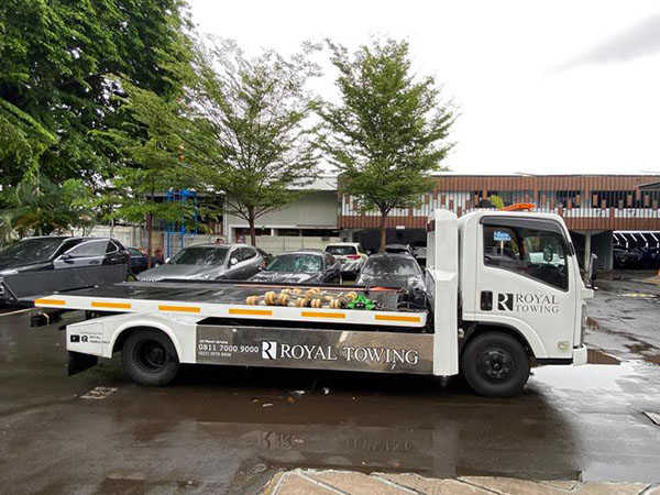 Royal Towing (11) Royal Towing (11)