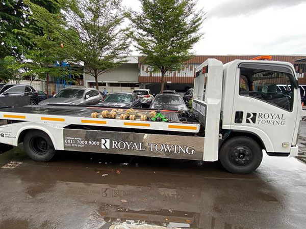 Royal Towing (12) Royal Towing (12)