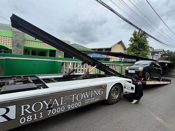 Royal Towing (18) Royal Towing (18)