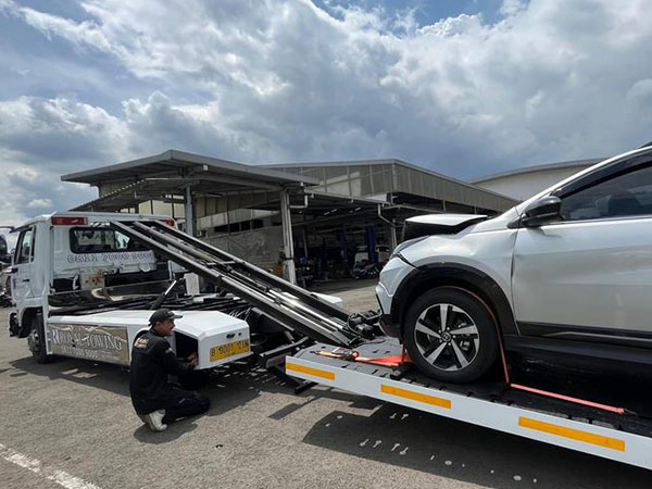 Royal Towing (27) Royal Towing (27)