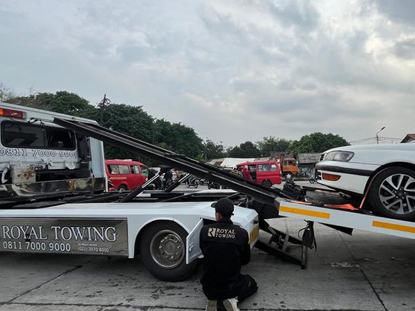 Royal Towing (30) Royal Towing (30)