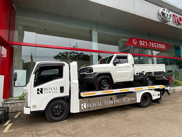 Royal Towing (40) Royal Towing (40)