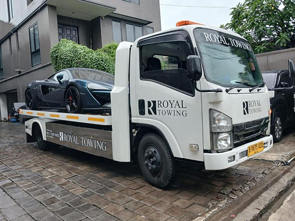 Royal Towing (46) Royal Towing (46)