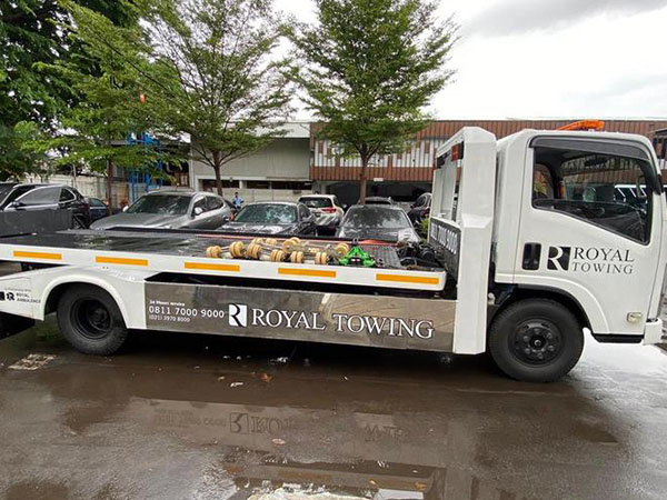 Royal Towing (6) Royal Towing (6)